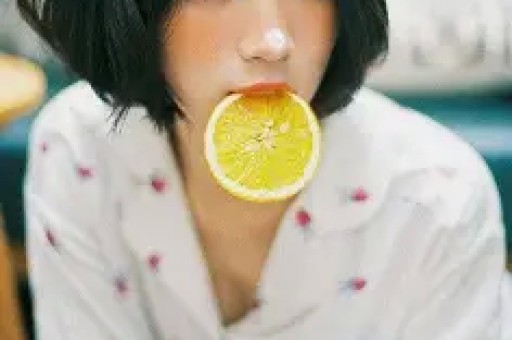 1天3大瓜！顶流女星风波、95花激吻实锤、网红知三当三内娱炸裂